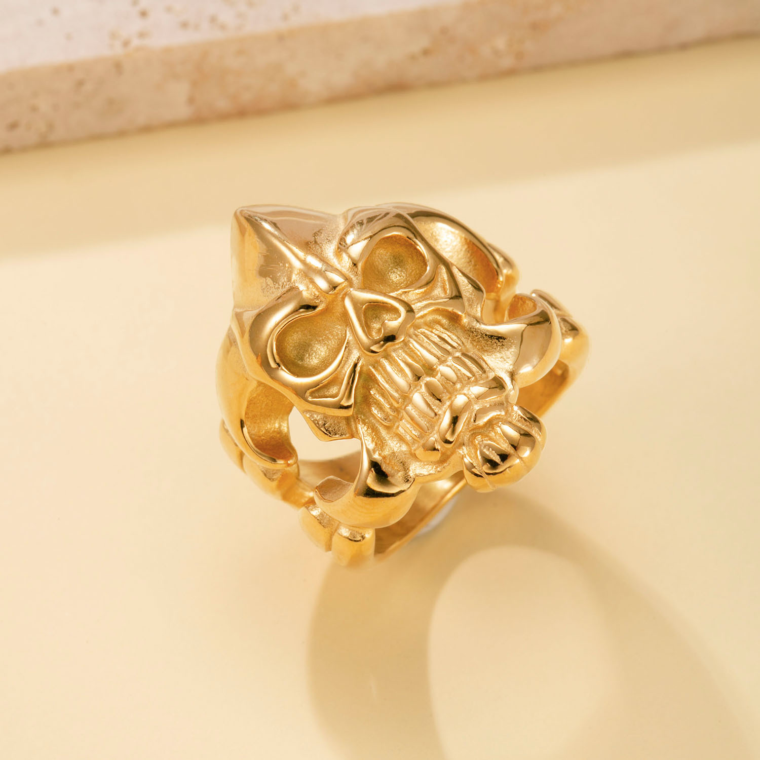 Anillo de acero inoxidable exagerado transfronterizo europeo y americano, calavera de fundición, anillo de hombre, joyería de acero de titanio punk personalizado al por mayor