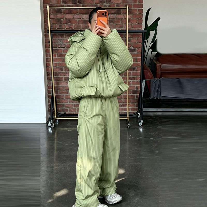 European and American cross-border 2026 new women's winter thickened cotton coat, striped loose-fitting warm puffer jacket + matching color cotton European and American cross-border 2026 new women's winter thickened cotton coat, striped loose-fitting warm puffer jacket + matching color cotton