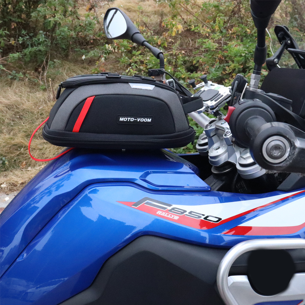 Universal Motorcycle Fuel Tank Bag, Magnetic Quick-Release Motorcycle Travel Bag, Front and Rear Quick-Adjustable Fuel Tank Bag with Rain Cover