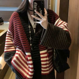 撞色红色条纹v领毛衣外套女2025秋冬新款慵懒风宽松减龄针织开衫