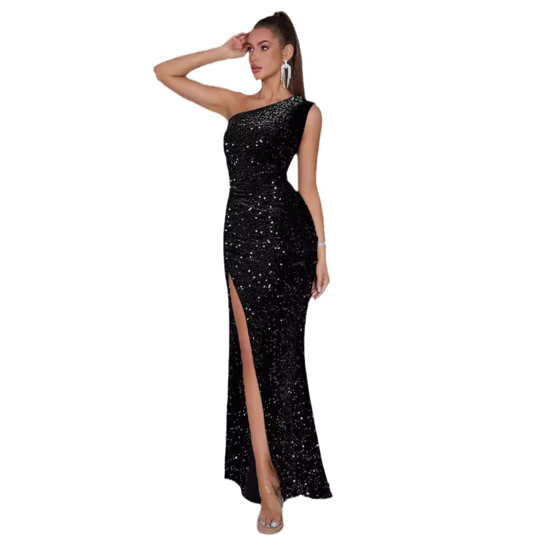 Abito da donna in velluto con paillettes, spacco sulla spalla obliquo e fianchi avvolti_voghion.com