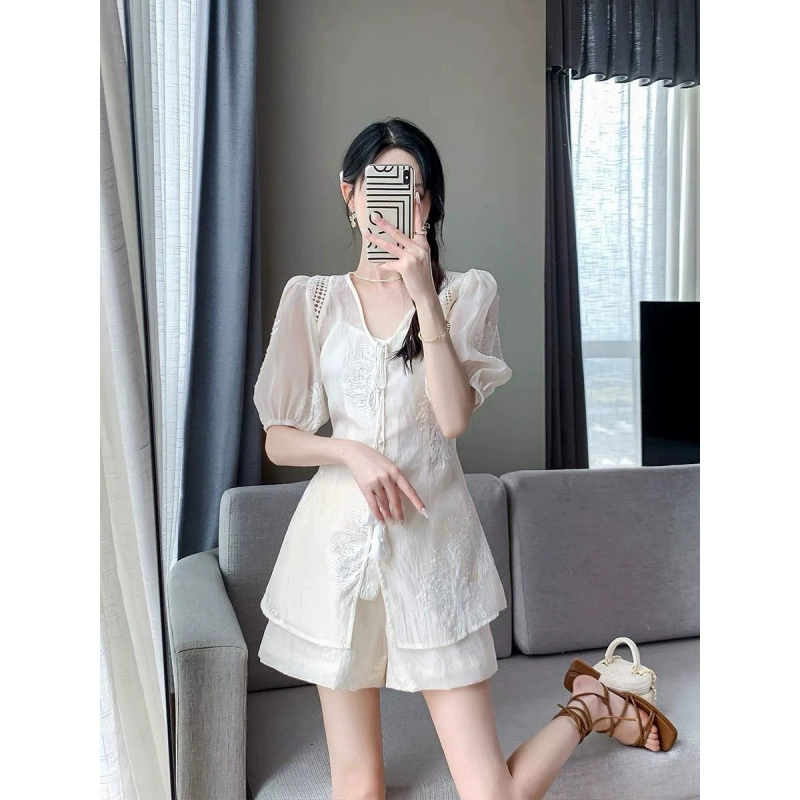 Новый китайский стиль шорт-костюм для женщин, летний миниатюрный, высококлассный новый стиль 2025, модный и повседневный комплект из двух предметов