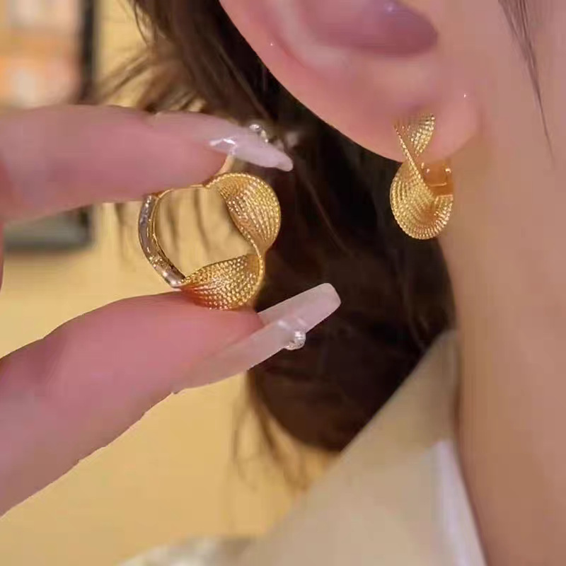 Pendientes de metal de alta gama, diseño minimalista y moderno, para mujer 2024, suministro al por mayor