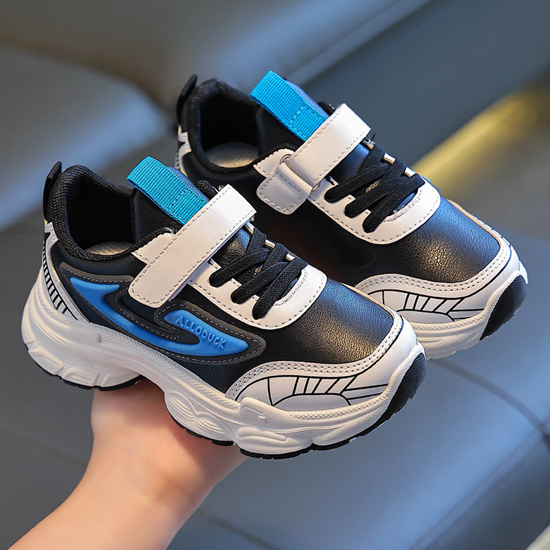 검은 색과 파란색 가죽 표면