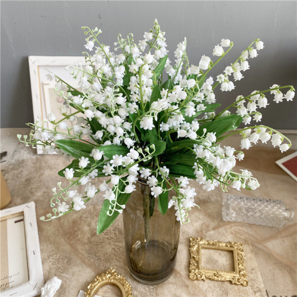 Simulation hand holding the lily of the valley European style, small fresh wedding new product bouquet soft glue plastic fake flowers