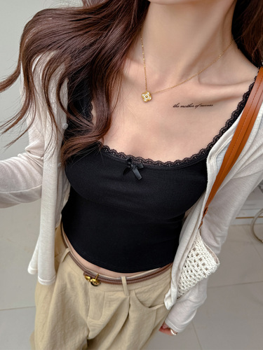 A versatile and pure desire round-neck lace butterfly lace camisole for women, suitable for layering under outerwear as a top during the 2025 spring and summer season.