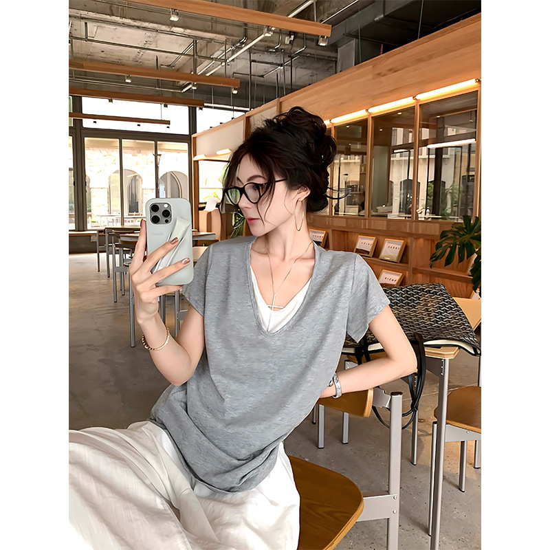 Fake Two-Piece Color-Block V-Neck Short-Sleeve T-Shirt for Women, New Summer Korean Style, Loose Fit, Slimming Casual Top with Unique Design Fake Two-Piece Color-Block V-Neck Short-Sleeve T-Shirt for Women, New Summer Korean Style, Loose Fit, Slimming Casual Top with Unique Design