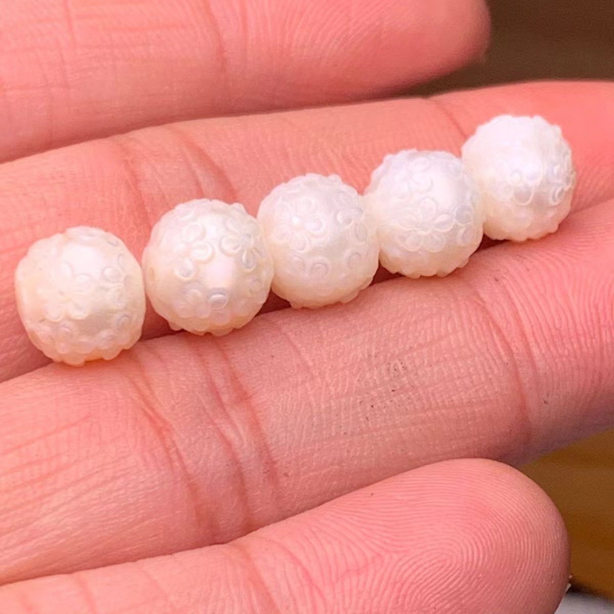 Natural Freshwater Pearl Carving Plum Blossom Beads Parting Beads Diy Wen Play Jewelry All-match Accessories