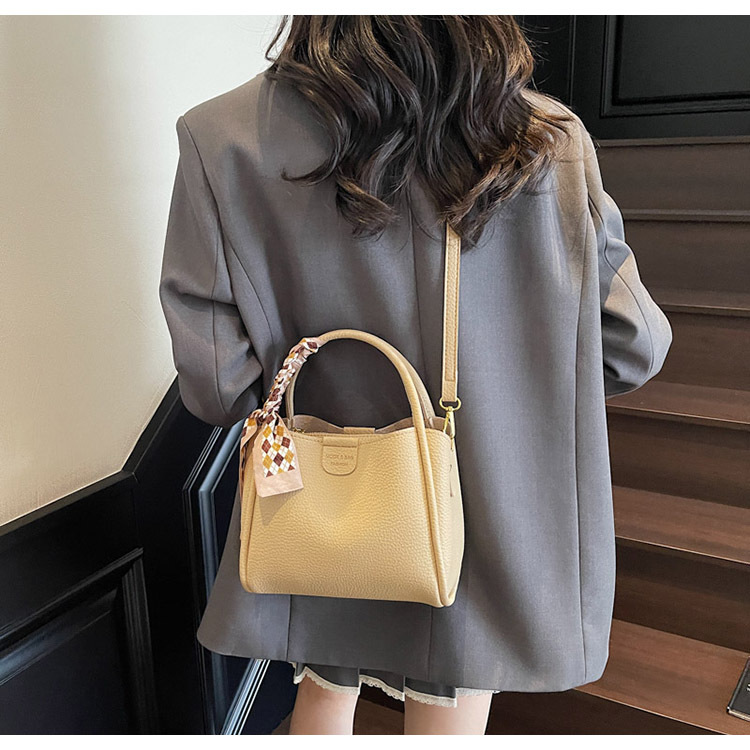 This year, the popular hand-held bucket bag for women in 2025 is a new, fashionable and simple single-shoulder small handbag that is versatile for commuting undefined