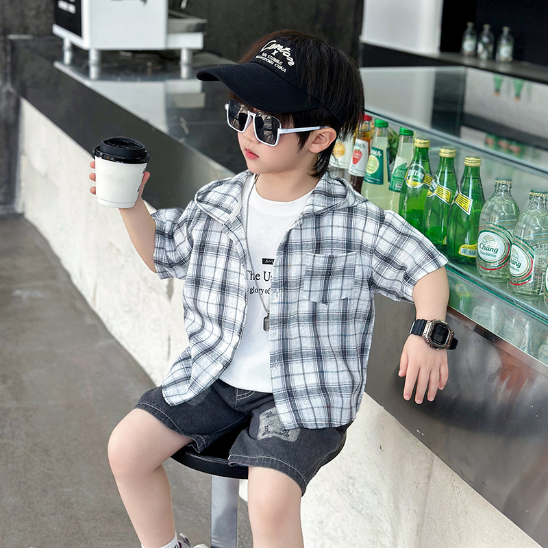 7428 Traje de verano para niños Camisa a cuadros de manga corta con capucha 2025 Nuevo estilo de moda para niños Estilo delgado de la calle frito de verano