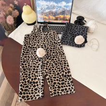 可爱的豹纹背带裤男女童秋冬时尚豹纹背带裤