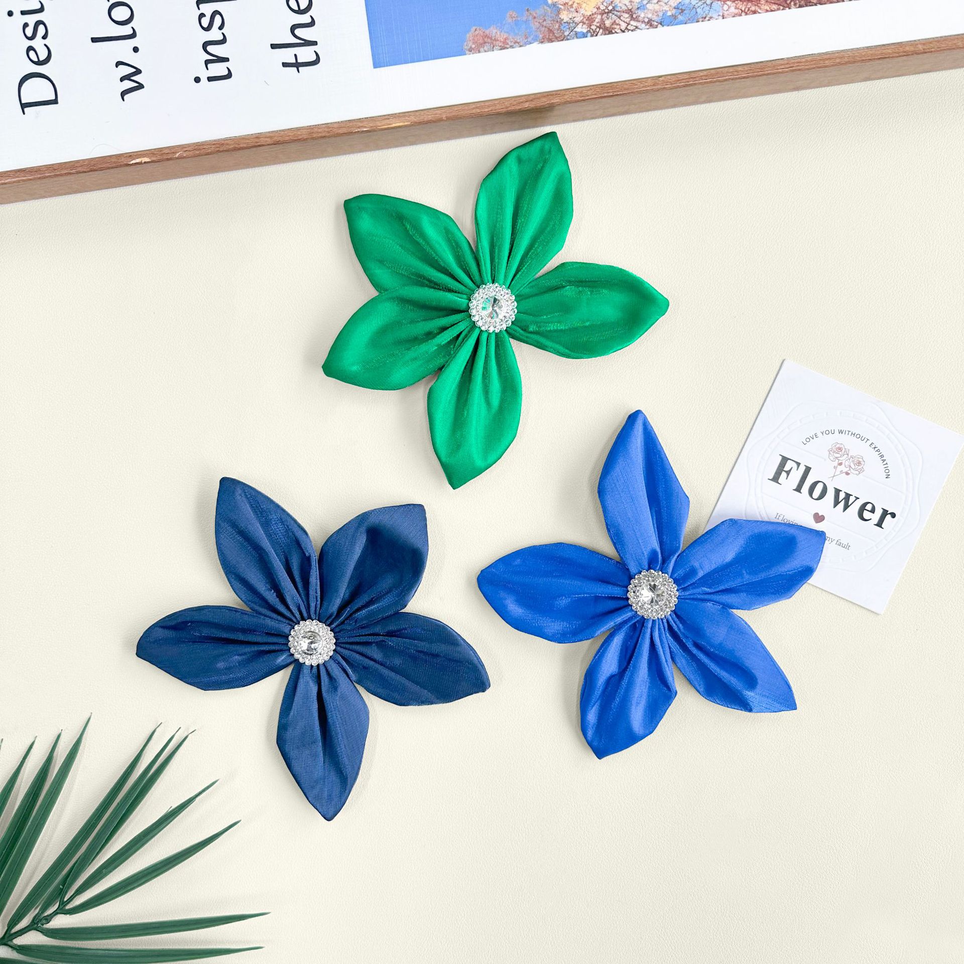Nuevos accesorios de tela de diamante multiangular 14cm accesorios de flores de perlas cosidas a mano accesorios de ropa para niños