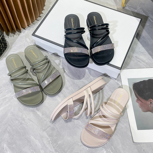 Ladies sandals for summer outdoor wear, mud-feeling slippers with flat soles, fashionable one-piece flip-flops, beach shoes and cool slippers for women, stall shoes