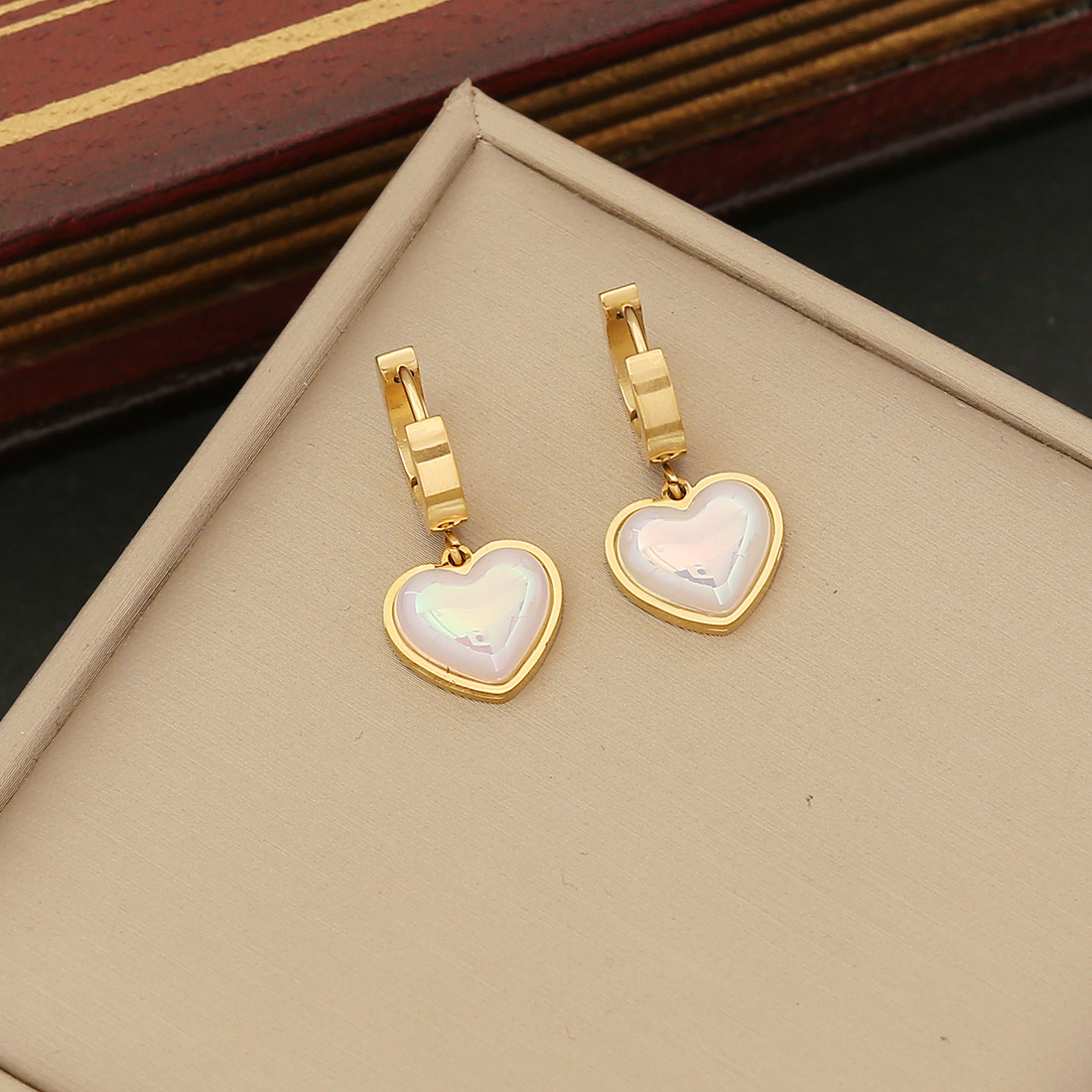 Collana Lina Girl con cuore bianco e perla, set di gioielli in acciaio al titanio e oro, stile europeo e americano, personalizzato._voghion.com