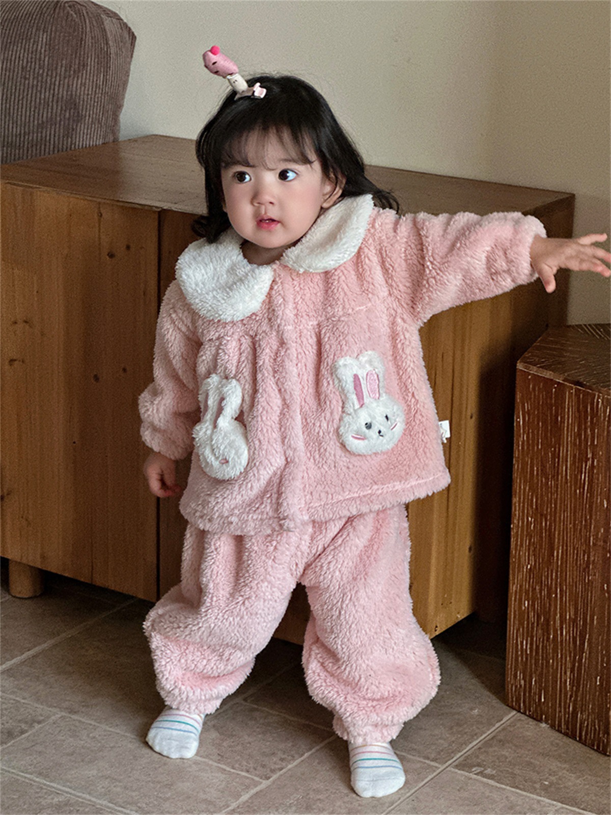 Ropa de invierno, ropa de casa para bebés y niños pequeños, estilo occidental, lindo conejito, cuello de muñeca, mampara de piel cálida, traje de bebé femenino