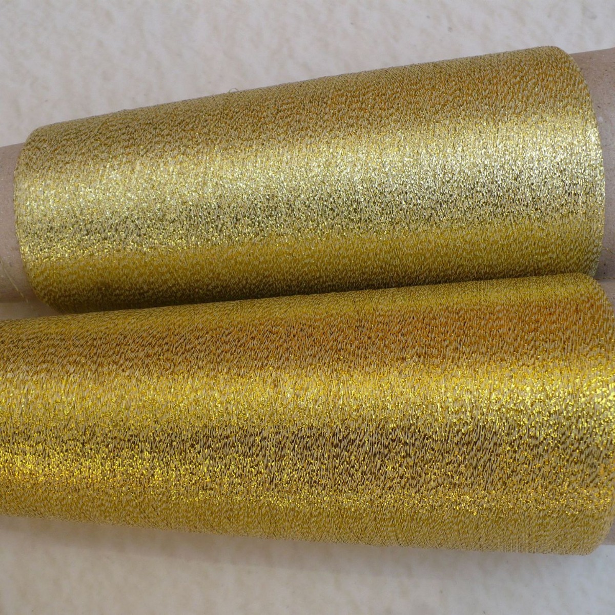 扁平渐变色彩虹iridescent切丝加捻涤纶单丝扁金黄切丝加捻涤纶线