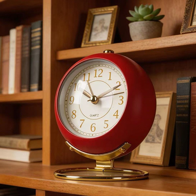 French-Style Metal Retro Small Alarm Clock, Silent Bedside Desk Clock, Decorative Ornament, Quartz Clock