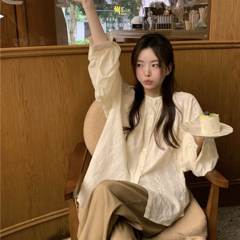 Autumn French High-end Retro Design Lace Embroidery Age-reducing Round Neck Loose Casual Elegant Long-sleeved Top