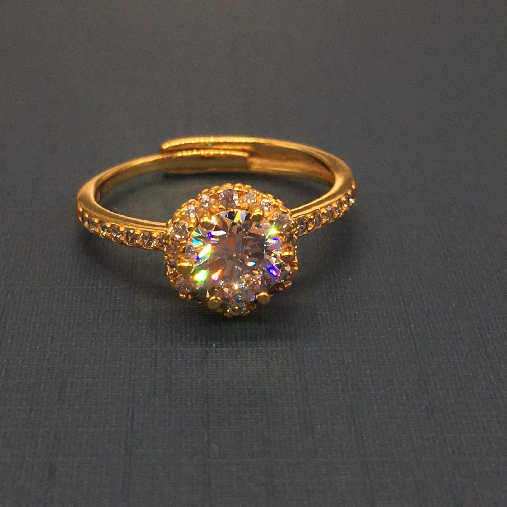 Новый тип V-металла оптовая шестикоготник Mossian diamond цветочная кольцо цветочная группа инкрустированные камни источник прямой эфир цвет серебро покрытие 18K золото