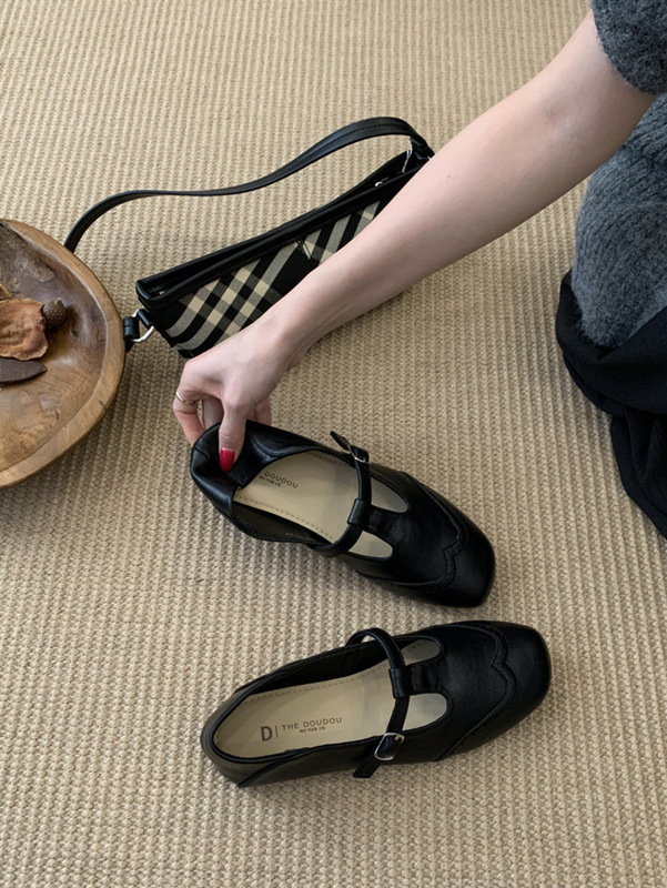 复古平底丁字扣带单鞋女2025年新款韩版小皮鞋英伦风雕花玛丽珍鞋|undefined