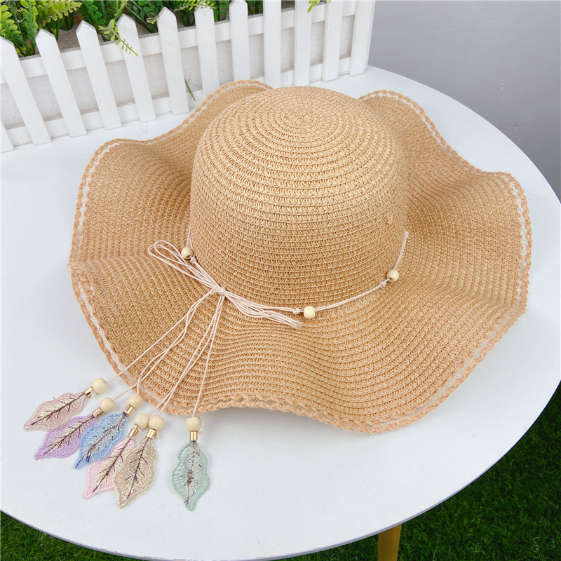 Chapeau Femme Été Grand Bord Feuille Pendentif Bord De Mer Plage Crème Solaire Chapeau De Paille display picture 1