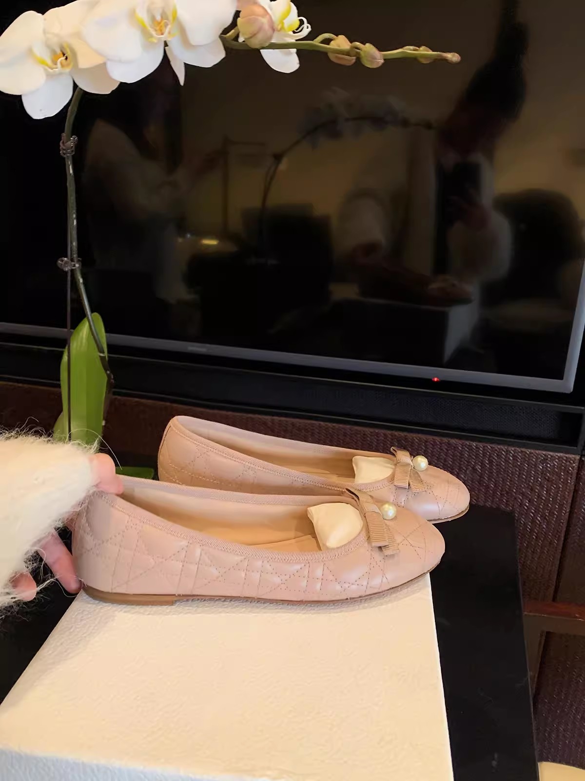 Versión de piel de oveja de alto nivel ~ Grape Madre con arco de perla de piel de oveja de boca superficial zapatos de ballet de sola sola mujer