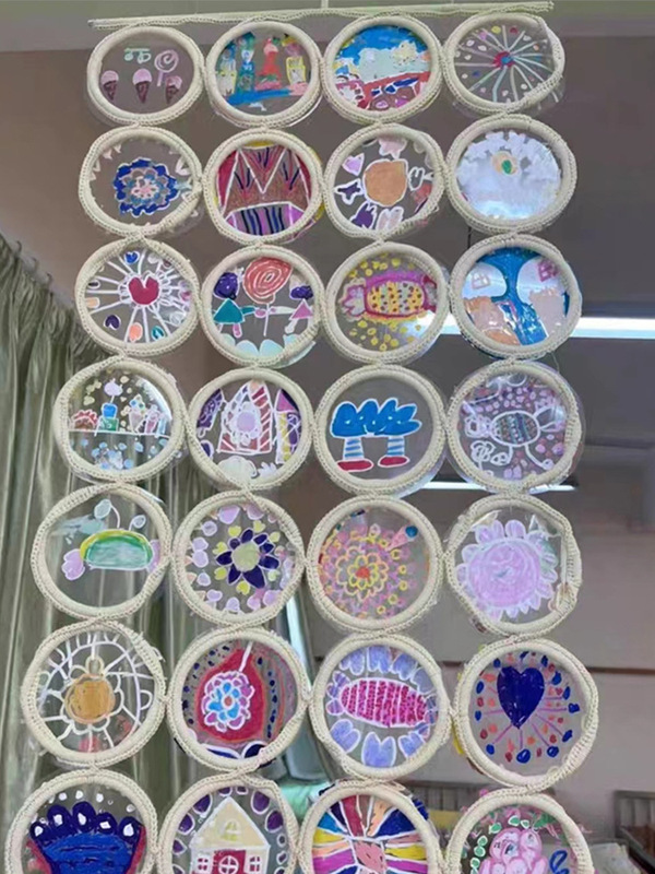 幼稚園美工区装飾ペンダント材料展示棚手作りdiy作品展示区コーナーエリア配置|undefined