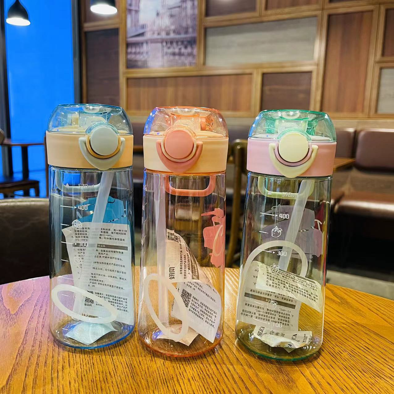 Tongtong estudiante portátil taza de agua taza de paja de silicona taza de agua de deportes para niños taza de espacio al aire libre taza de plástico portátil