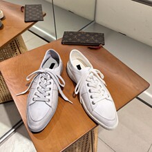 �W��վXJŮЬ26�����r�в�ɫܛ�^��ţƤ��A�^ϵ�����e�K�K��Ь