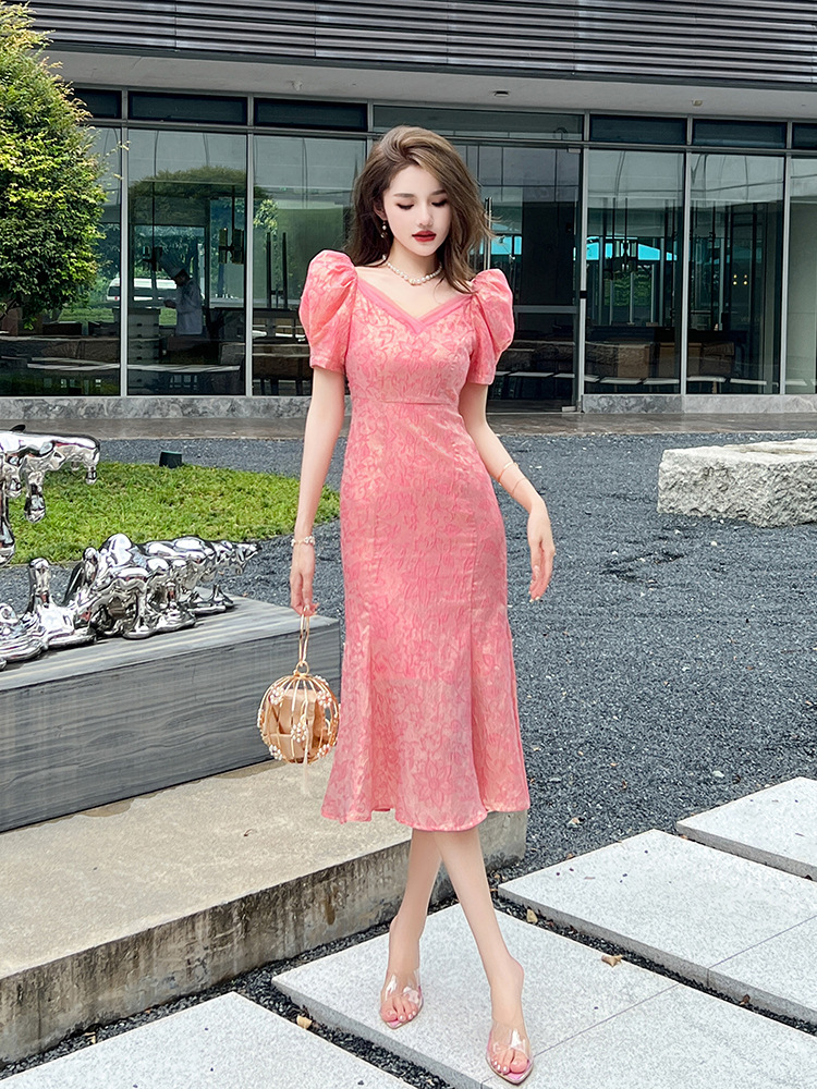 B5525 1280K VÁY ĐẦM LIỀN THÂN DÁNG DÀI NỮ CHOTDNG DÁNG ÔM BODY GỢI CẢM SEXY MÙA HÈ HỌA TIẾT HOA CỔ CHỮ V TRÔNG TRẺ HƠN TUỔI THỜI TRANG NỮ G04 SẢN PHẨM MỚI
