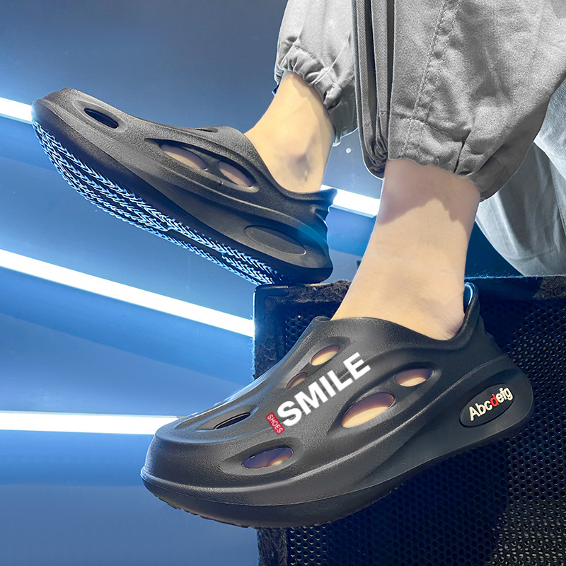 Nuevos zapatos con agujeros para hombre EVA fondo suave antideslizante transpirable playa cómoda sandalias deportivas de alto valor para uso exterior de verano