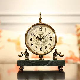 座钟、立钟;挂钟、壁钟;闹钟、台钟