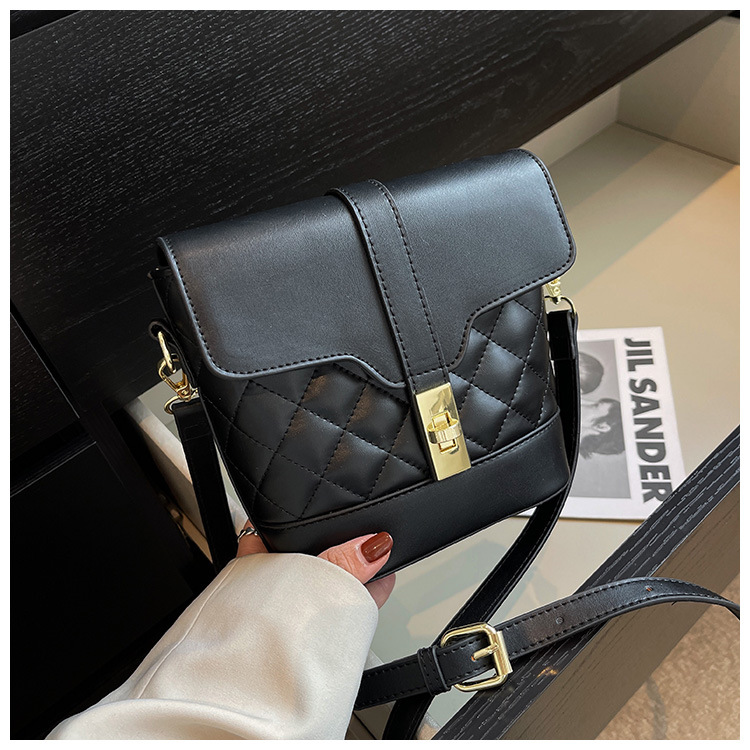 Lingge Bag Women's 2021 New Bucket Bag Korean Large-capacity Shoulder Messenger Bag display picture 7