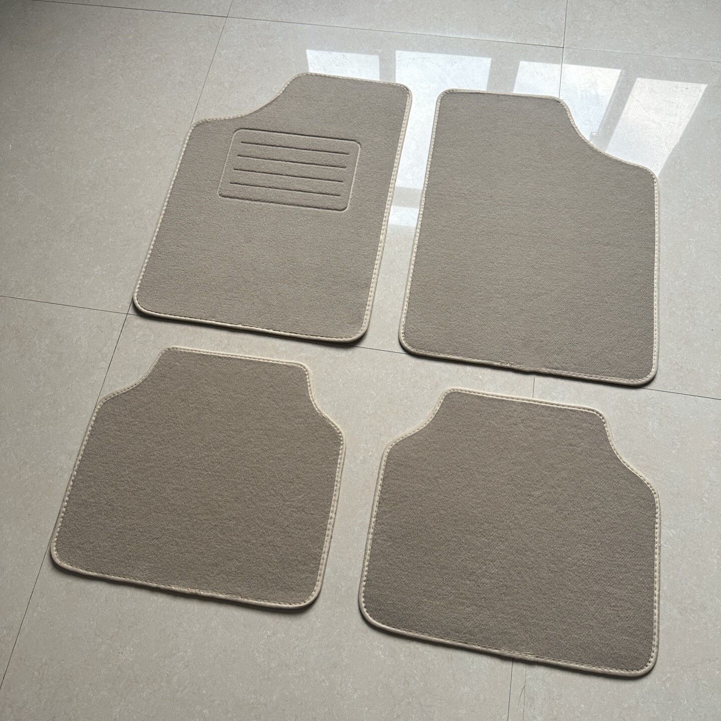 Suitable for car floor mats, suede anti-slip mats, one-piece floor mats, carpet protection mats, velvet mats, easy-to-clean waterproof mats