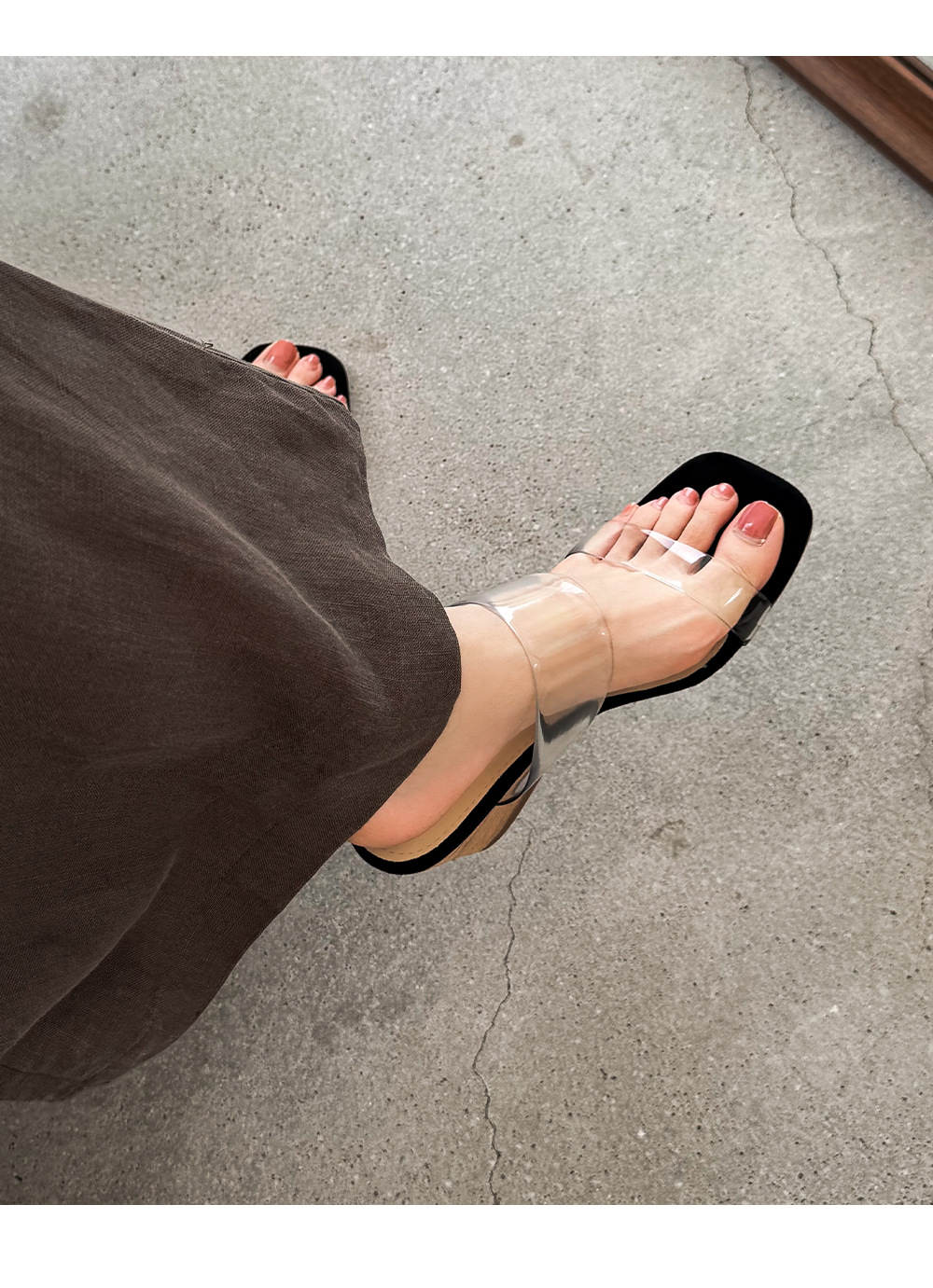 Dép sandal nữ quai chữ V gót cao 7 cm, phong cách nghỉ dưỡng, thiết kế trong suốt — màu nâu chi tiết 9