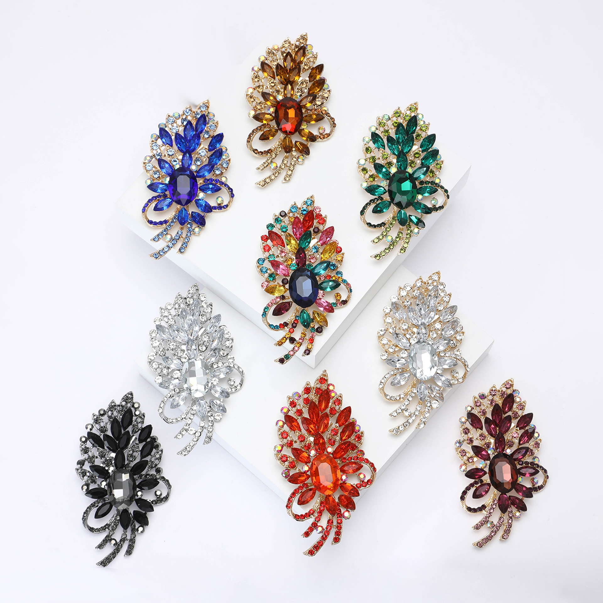 Broche vintage para mujer con perla cristal y esmalte_voghion.com