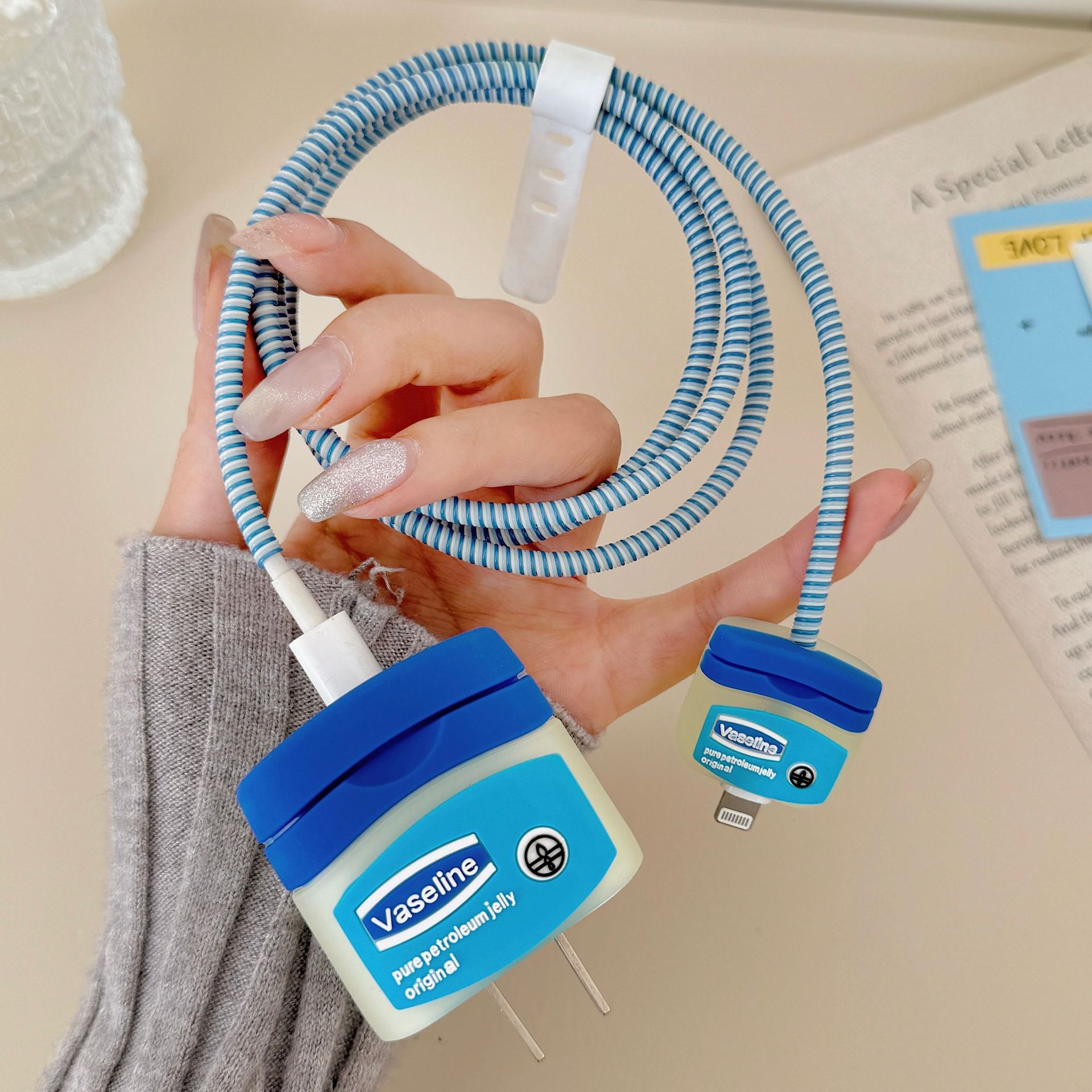 2023 nuevo cargador de dibujos animados cubierta protectora adecuada para Apple carga rápida cabeza 18/20W estándar europeo estándar americano aplicable