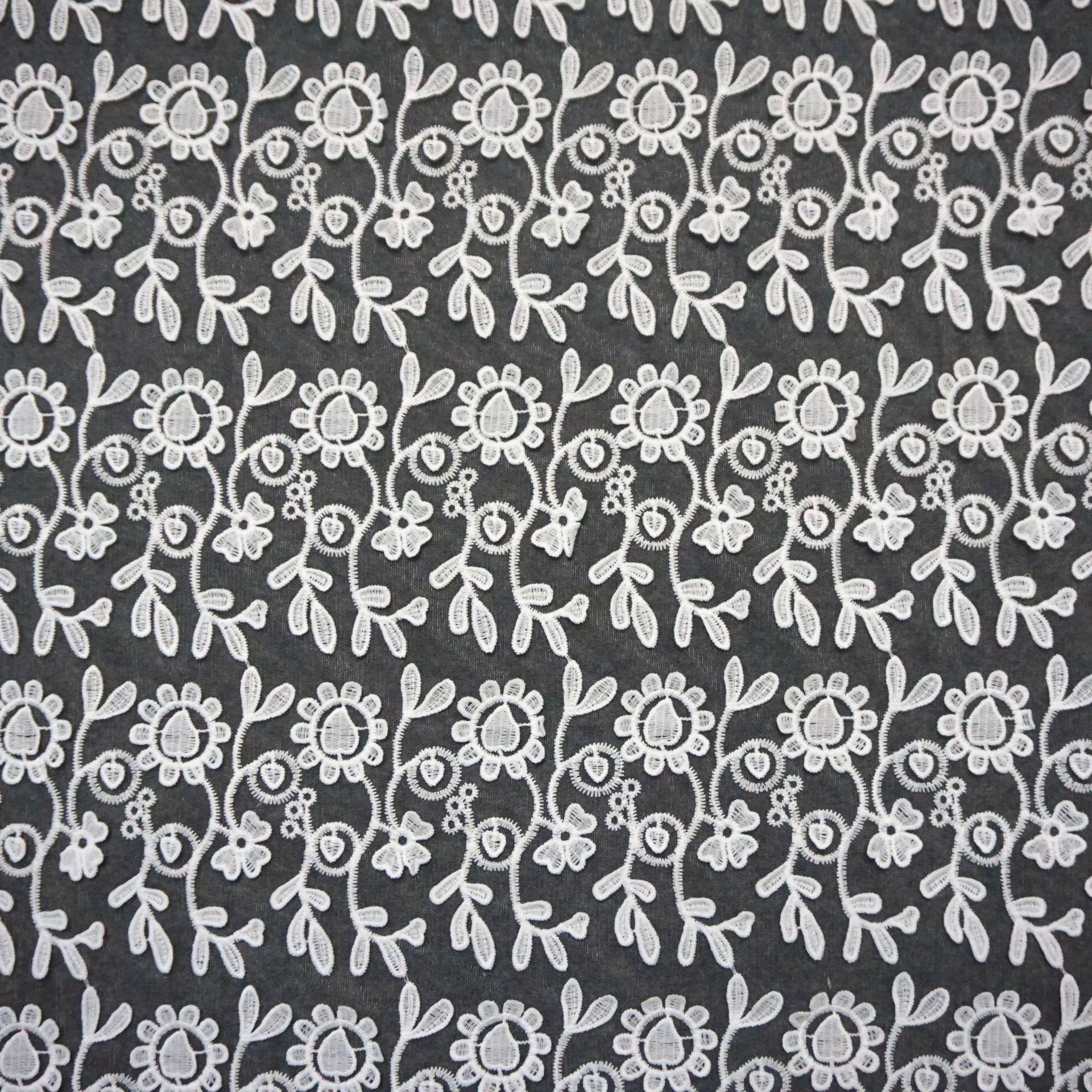 精品纯白色童装网纱立体绣花绣片网布蕾丝面料新款网纱立体绣花布