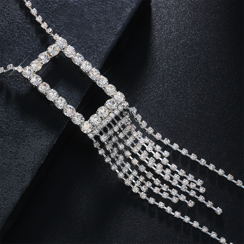 Nueva joyería transfronteriza rhinestone cuadrado borla corta cadena del pecho moda sexy cadena del cuerpo femenino