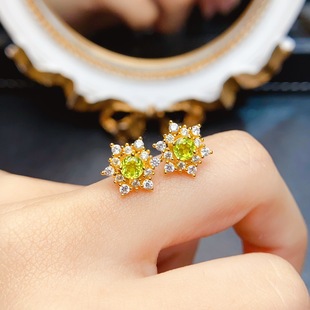 New natural olivine earrings S925 silver inlaid main stone 4*4mm Joker net red explosions women's jewelry wholesale