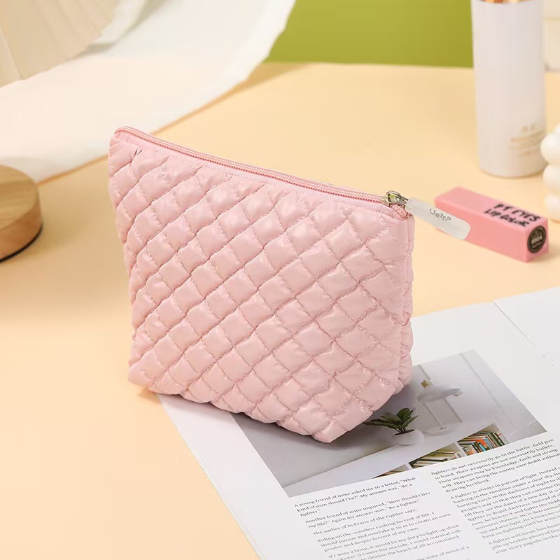 Bolso cosmético de plumón estilo ins simple Bolso de almacenamiento de lavado portátil portátil de gran capacidad para mujer pequeña