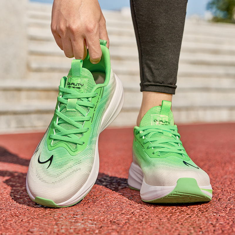 Zapatos de carreras de malla ultraligera transpirables para jóvenes Guochao, zapatos de carreras de carbono anti-deslizante para hombres