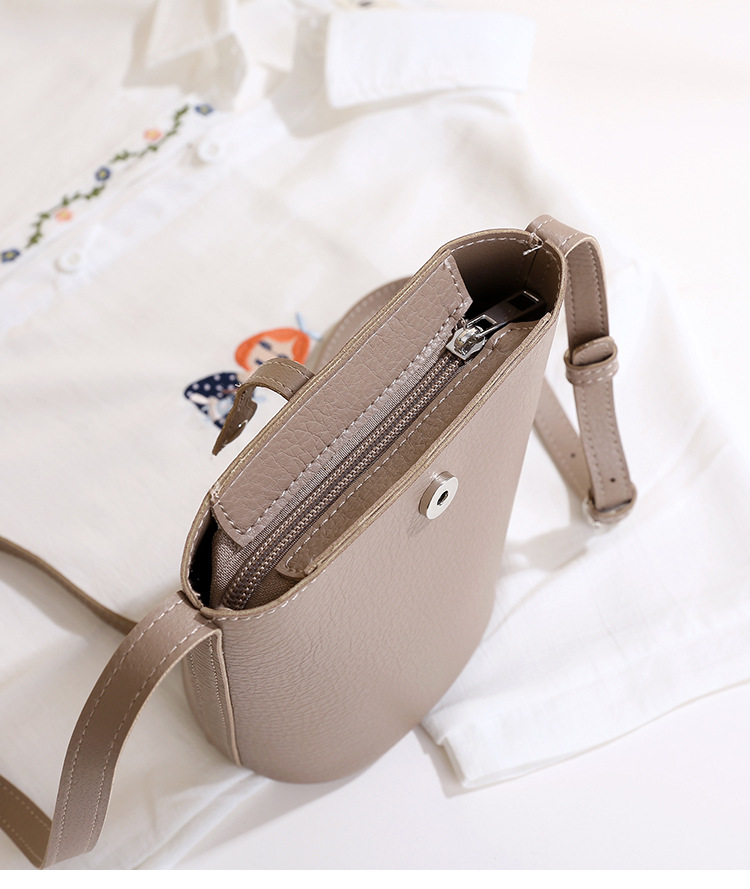 Women's Pu Leather Solid Color Basic Bucket Zipper Buckle Phone Wallets display picture 19
