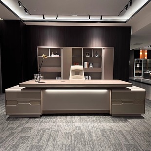 2025 New High-End and Elegant Boss Desk, Light Luxury President Desk, Chairman's Office Desk with Lamp