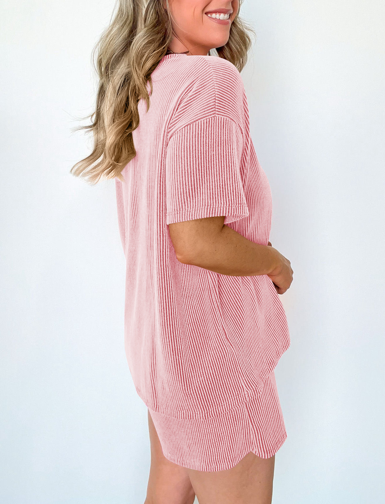 Women's Summer Short-sleeve Top And Shorts Set With Wave Print_voghion.com