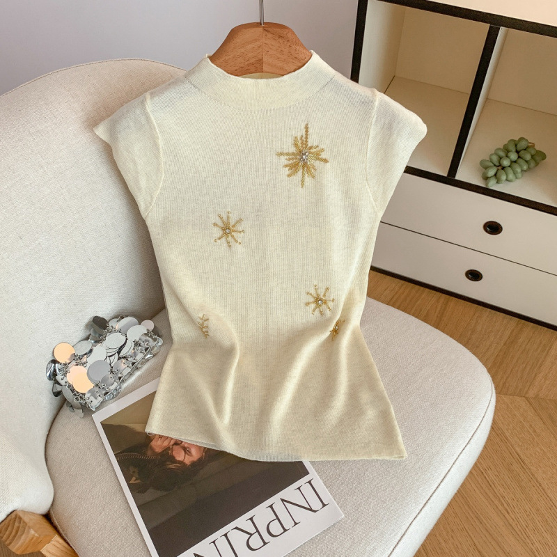 Real Shot of Early Autumn New High-End Craft Beaded Knitted Vest for Women to Look Slim and Wear Alone with a Comfortable Bottoming Shirt