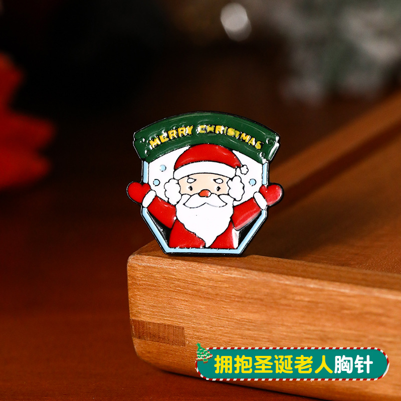 Broche de aleación de sentido avanzado japonés nueva insignia de personalidad de moda femenina de dibujos animados bolsa de Navidad accesorios de metal al por mayor