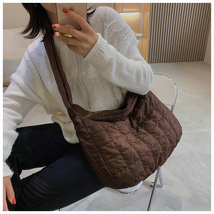 Women's Large Velvet Plaid Solid Color Fashion Square Zipper Crossbody Bag display picture 2