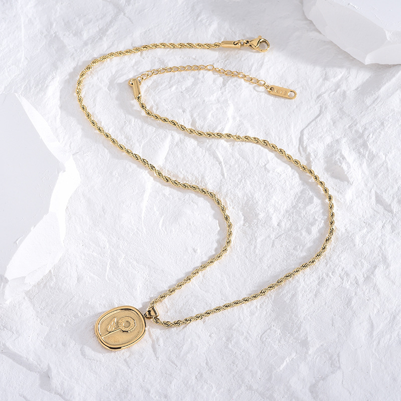 Retro Sunflower Oval Titanium Steel Pendant Necklace 1 Piece display picture 2