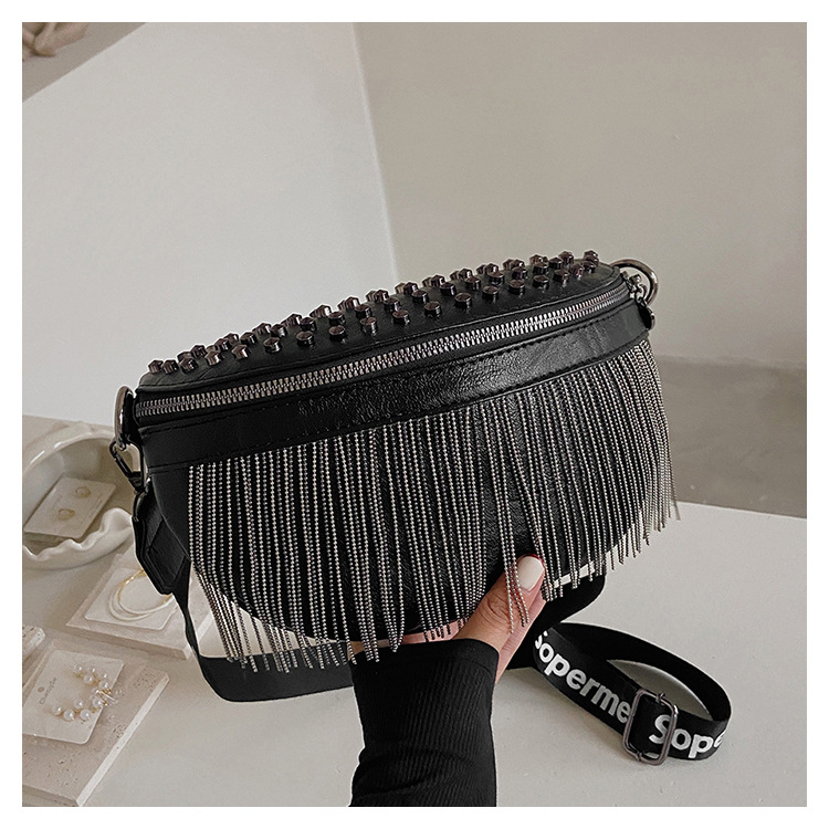 Women's Small Pu Leather Solid Color Fashion Tassel Rivet Square Zipper Crossbody Bag display picture 9
